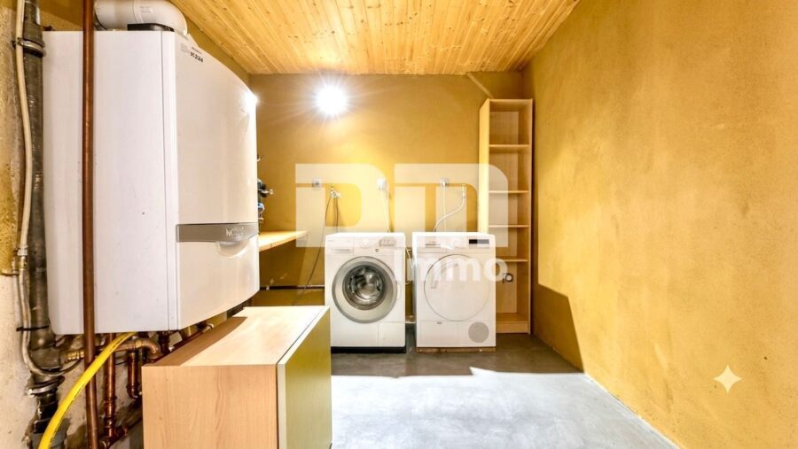 Charmantes Einfamilienhaus/Resthof mit viel Platz, modernisierter Technik und idyllischem Garten - Wohnhaus EG Waschküche